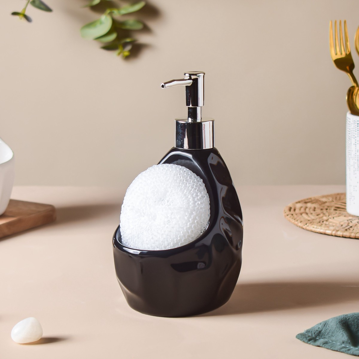 Celestria Black Texture Dispenser With Scrubber 450ml