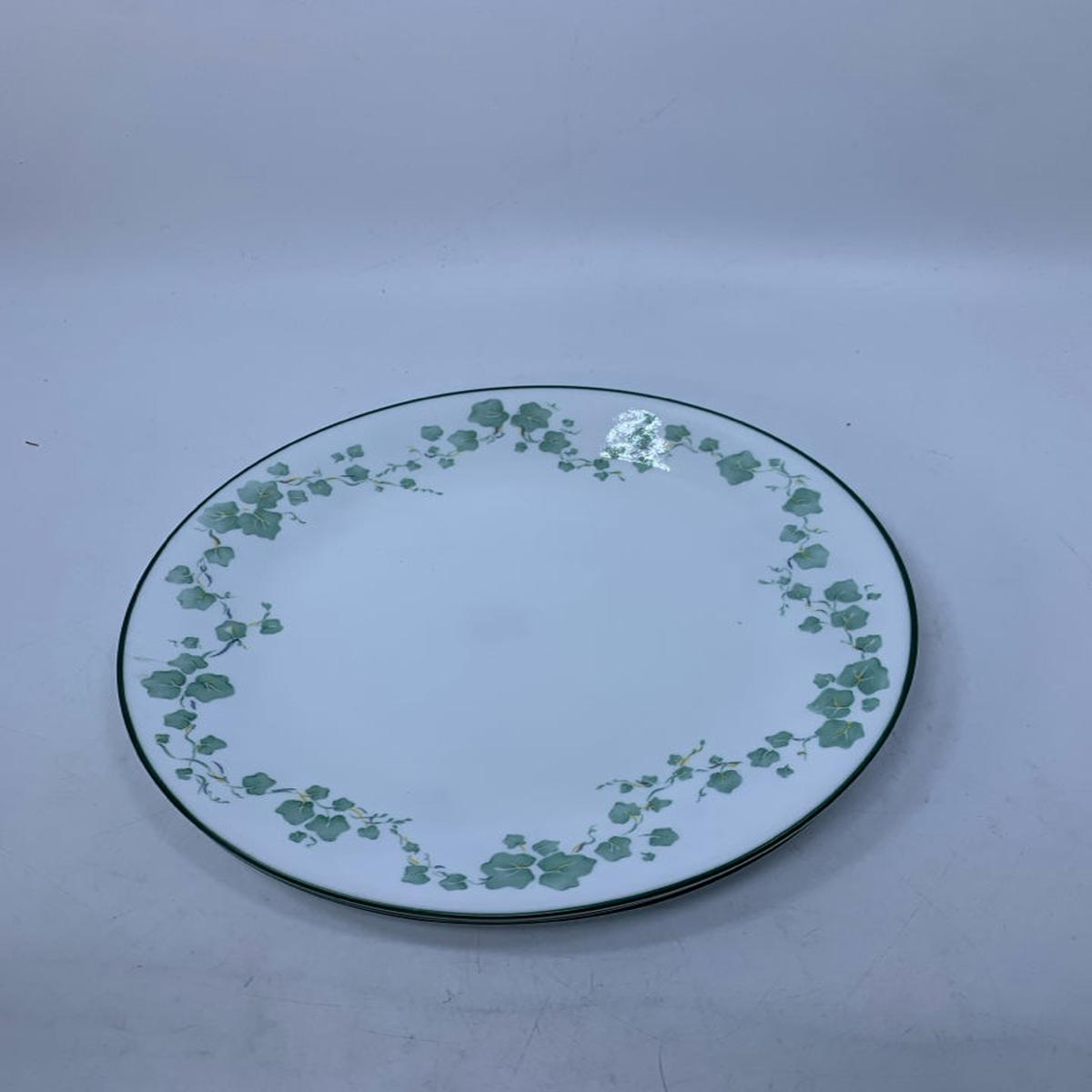 4 FLUTED SWIRL IVY DINNER PLATES W/ GREEN EDGE.