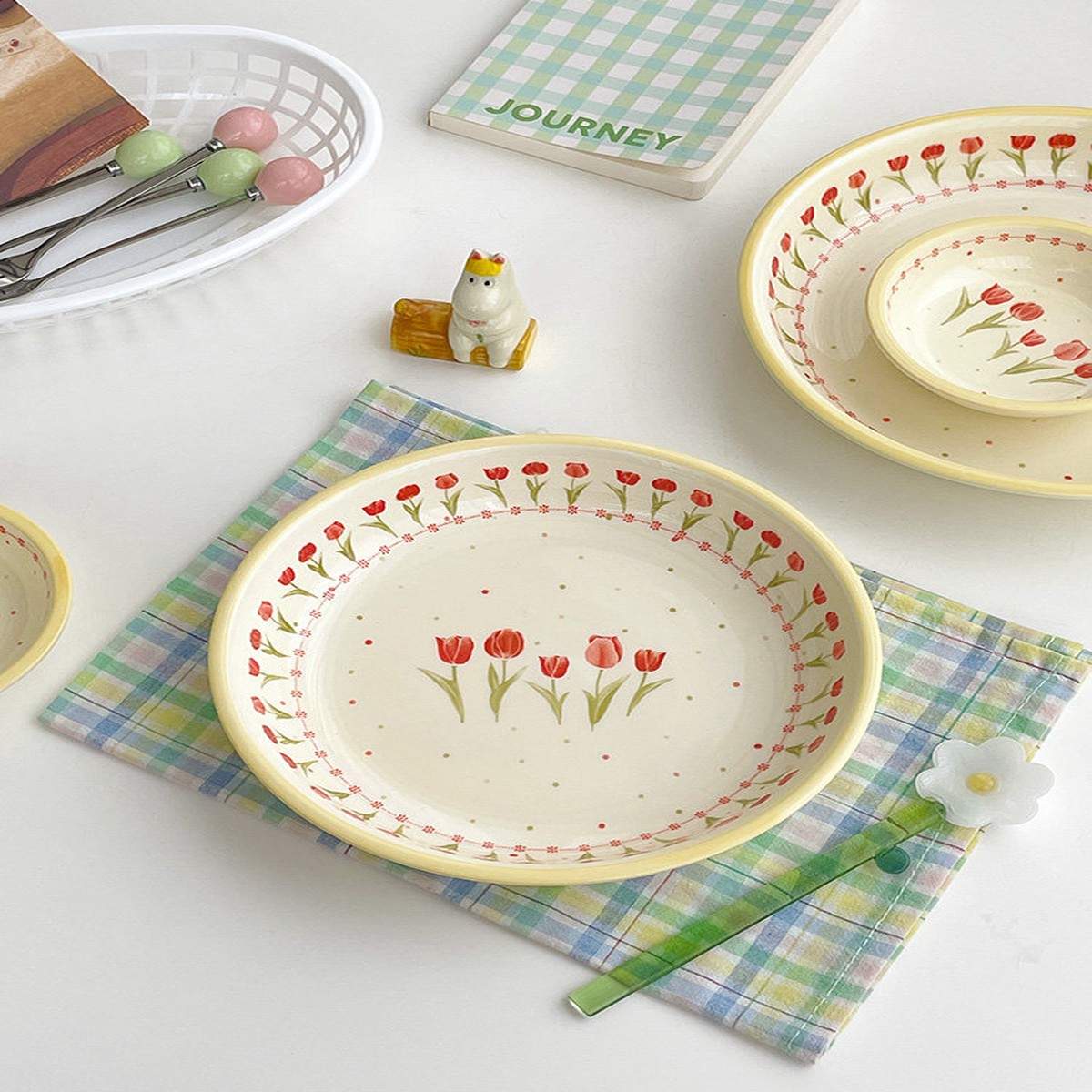 Creamy yellow floral ceramic plate, pastoral style dessert plate, ins dinner plate, high-looking home dish plate, western food plate