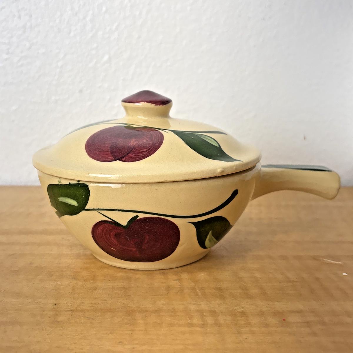 Vintage Watt Pottery Apple # 18 Groove Hande Casserole w/ Lid