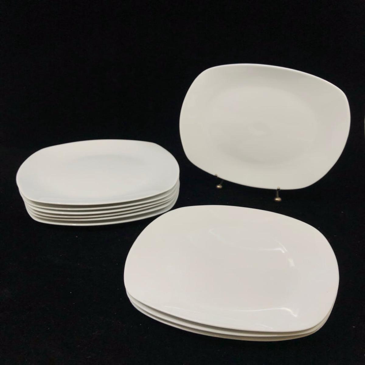 10 WHITE DESSERT PLATES.