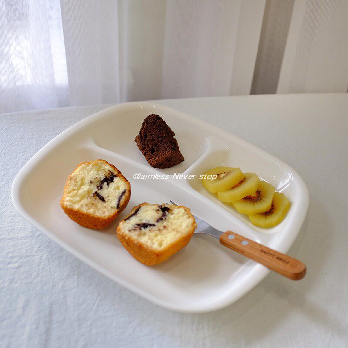 [Made in Japan] ins celebrity divided plate food grade PP can be microwaved for one person to reduce fat and healthy tableware