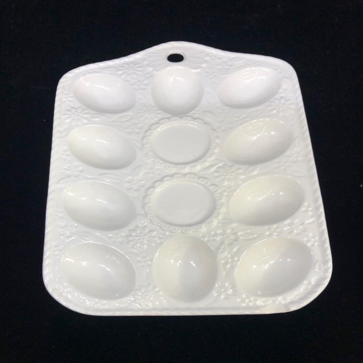 10 SLOT DEVILED EGG PLATTER W/BLUE S&P ROOSTERS.